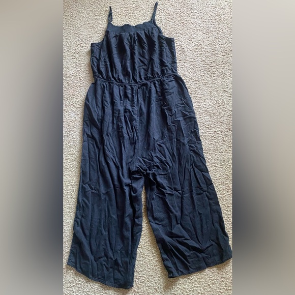 Old Navy Waist-Defined Linen-Blend Cropped Smocked Cami Jumpsuit - Picture 1 of 3